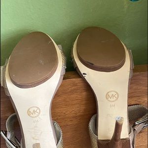 Michael kors taupe buckle heels